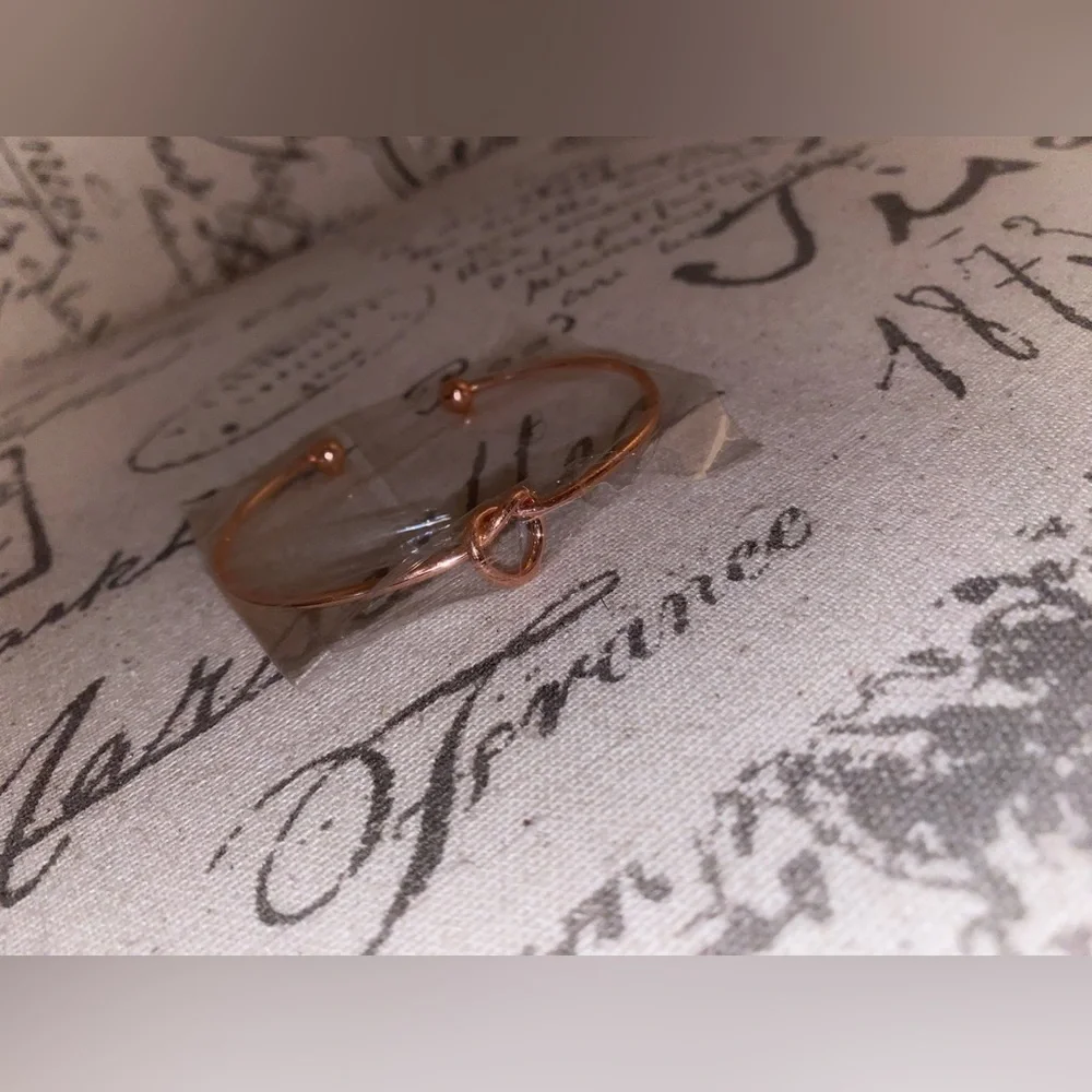 Rose gold Infinity bracelet - Picture 2 of 3